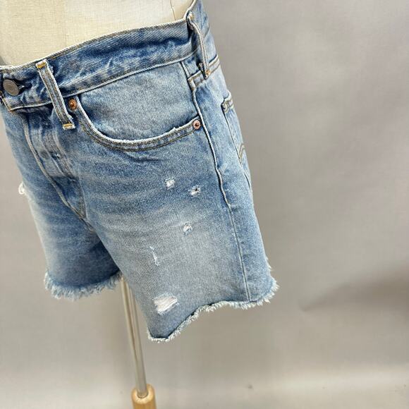LEVI'S High Rise Wedgie Distressed Denim Cutoff Short in light wash size 29 - Picture 10 of 15